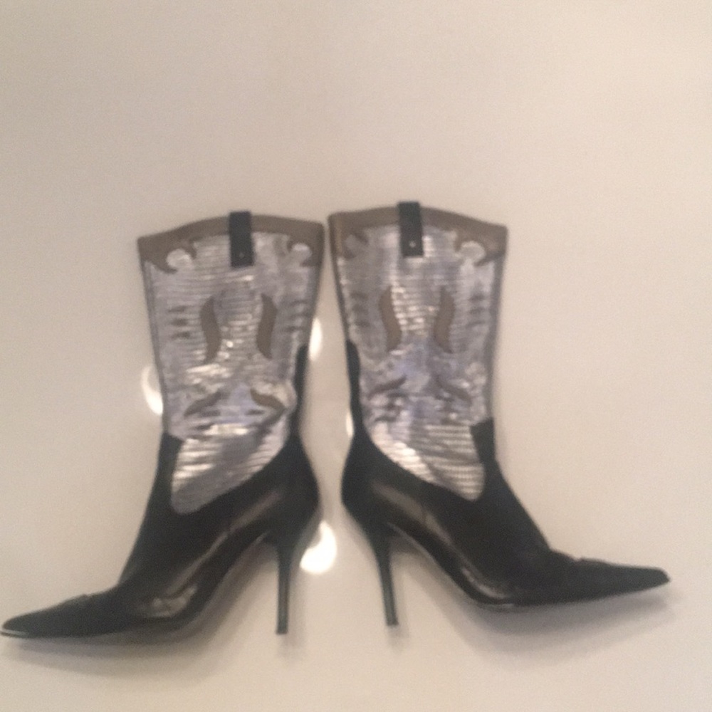 Daisy cowboy boots and bling pointed toe size 6 1/2 spike heel.